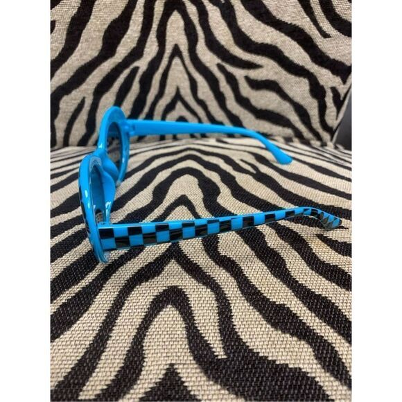 Checkered Fashion Sunglasses - Picture 4 of 4